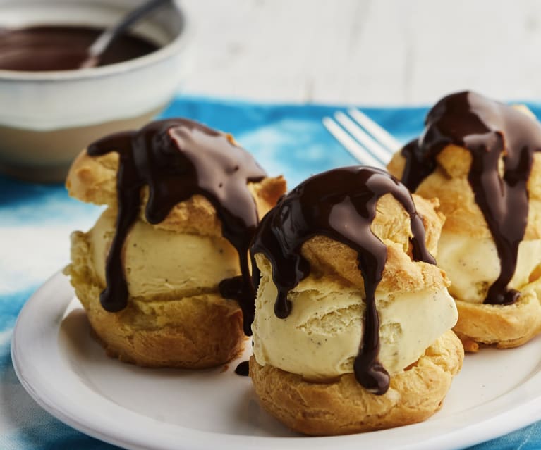 Gänsestopfleber-Profiteroles